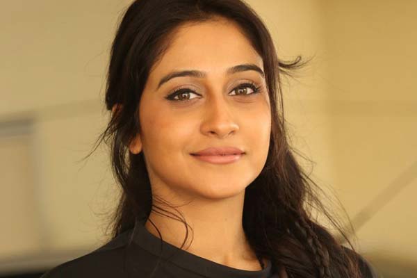Regina - రెజినా బాలీవుడ్‌కు దక్షిణ భారత నటులు అవసరం..
